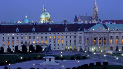 Die Hofburg in Wien bei Nacht