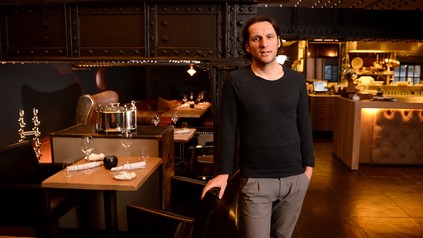 Michael Zeyer in seinem Sternerestaurant "5" in Stuttgart