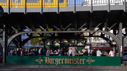 Burgermeister am Schlesischen Tor in Kreuzberg, unter dem U-Bahn-Viadukt