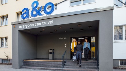 Eingang des A&O Berlin Mitte