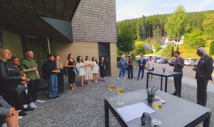 Feierliche Verabschiedung der Auszubildenden mit Dankesworten von Heiner und Sebastian Finkbeiner