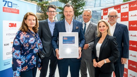 Margarete Bohnen, Geschäftsführerin Marketing Club Düsseldorf, Dr. Stephan Langer, Vorstand des Marketing Club Düsseldorf, Frank Theobald, CEO der Klüh-Unternehmensgruppe, Dr. Karl Hans Arnold, Mitglied des Klüh-Beirats, Sarah Latton, Leiterin Marketing & Kommunikation bei Klüh, Rainer Kunst, Beirat Marketing Club Düsseldorf