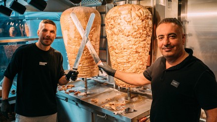 Lukas Podolski bei der Eröffnung einer Mangal-Filiale