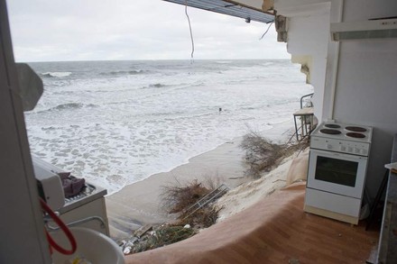 Kaputtes Haus am Strand