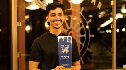 Porträt von Ed Ladino mit seinem Preis