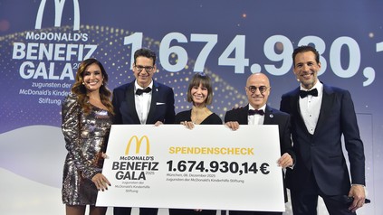 Spendenscheck McDonald's Benefiz Gala 2025