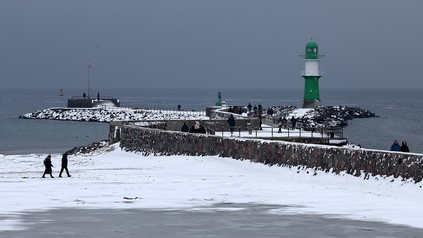 Leuchtturm Warnemünde im Schnee