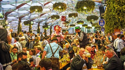 Einblick in ein Wiesnzelt