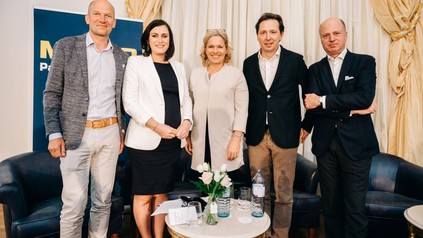 Arno Wohlfahrter, Elisabeth Köstinger, Michaela Reitterer, Heinz Reitbauer und Andrea Weber bei einem Gruppenfoto