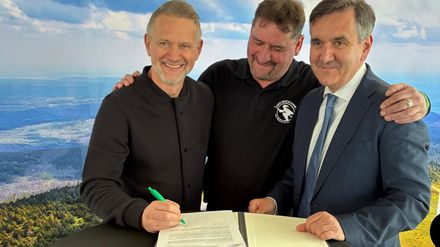 Geschäftsführer Thomas Kemner on Timberjacks, ehemaliger Brockenwirt Daniel Steinhoff und Landrat Thomas Balcerowski