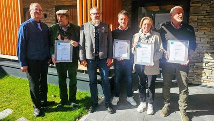 Vorsitzender Klaus Lebbeck, Adalbert Lutz, Landrat Andreas Danzer, Rudi Rechl, Petra Danner und Franz Pöschl