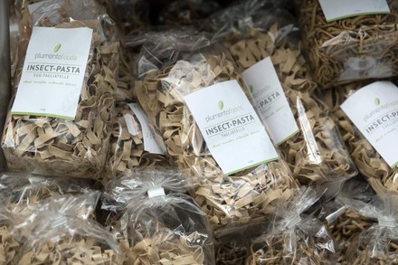 Mehrere Packungen Insect-Pasta von plumentofoods