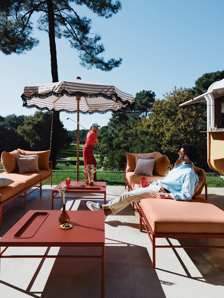 Lounge-Mobiliar im Outdoor-Bereich