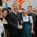 Arbeitsministerin Ulrike Scharf, Tourismusministerin Michaela Kaniber, Ministerpräsident Dr. Markus Söder, „Dehoga Bayern“-Präsidentin Angela Inselkammer, Landesgeschäftsführer Dr. Thomas Geppert, Präsidiumsmitglied Ralf Barthelmes, Vizepräsident Thomas Förster, Wirtschaftsminister Hubert Aiwanger sowie Michaela Schmitz-Guggenbichler, Vorsitzende des Fachbereichs Gastronomie