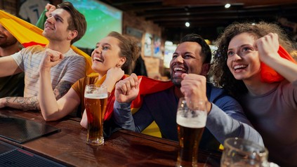Public-Viewing in einer Kneipe