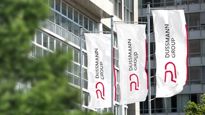 Fahnen der Dussmann Group