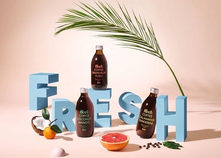 Drei Flaschen ffeel die auf dem Wort Fresh stehen