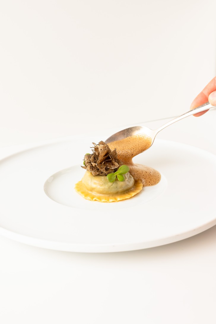 Raviolo schwarzer trüffel
