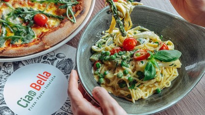 Italienische Speisen von Ciao Bella auf einem gedeckten Tisch