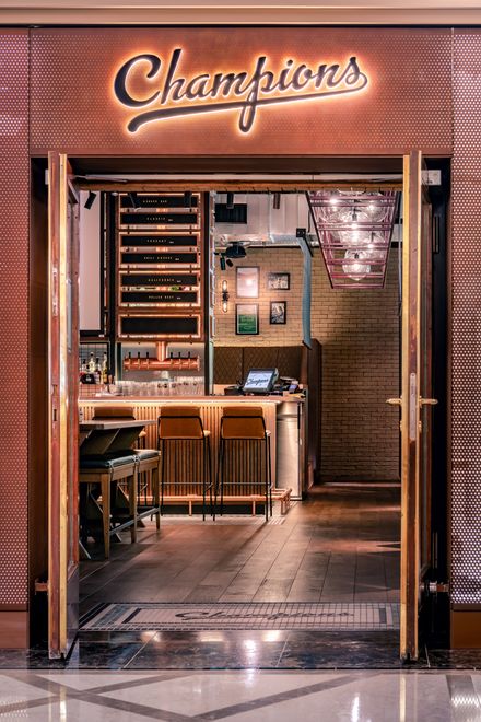 Eingang der Champions Sportsbar im Frankfurt Marriott Hotel