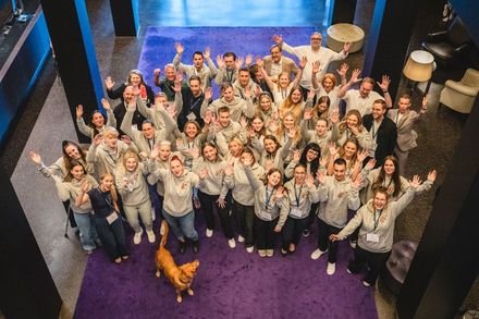Gruppenfoto der Teilnehmer und Mentoren von „Meet the Best“ 2025.