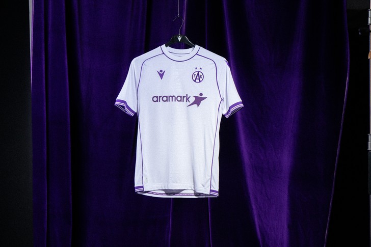 Trikot mit Marke von Aramark