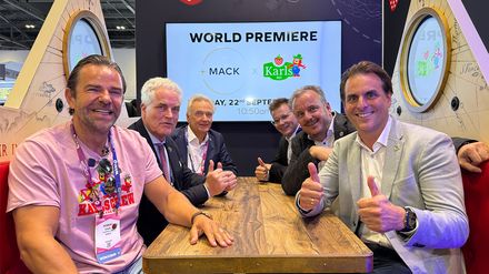 Gemeinsam am FlowDiner auf der IAAPA Expo Europe in London (v. l.): Robert Dahl, Christian von Elverfeldt, Jürgen Mack, Frederik Mack, Michael Mack und Thomas Mack.