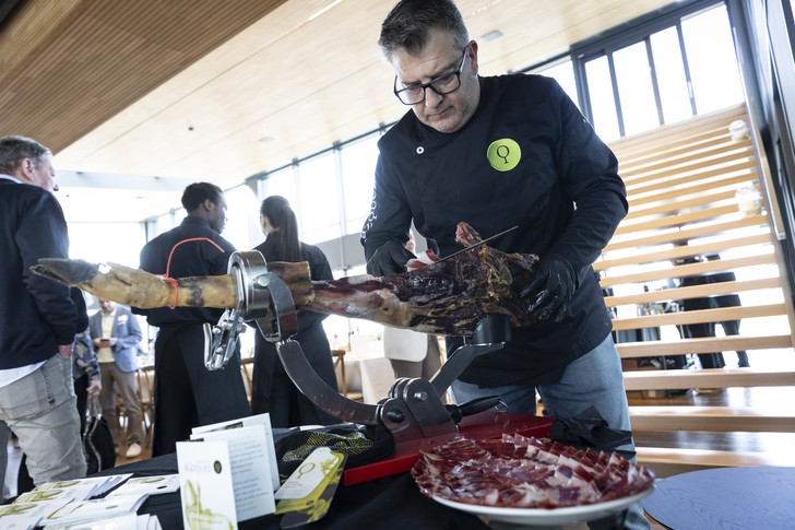 Aufschneiden des Jamón Ibérico