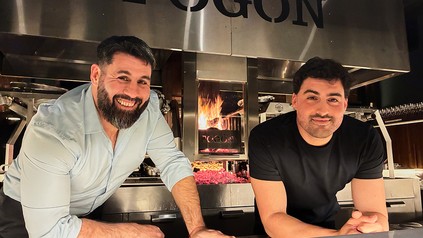 Sebastián Cardamoni und Alex Pel in der Küche