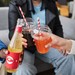 Menschen mit Getränken
