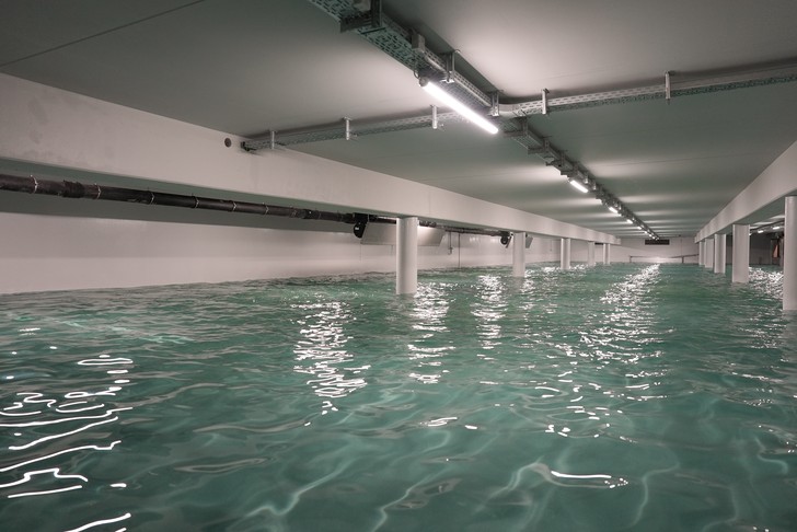 Tiefgarage mit Poolwasser