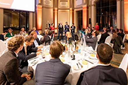 Eine großes Catering in einem Museumssaal