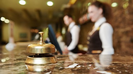 Die Rezeption in einem Hotel