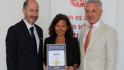 András Wiszkidenszky, Jutta MIttermair und Josef Mayer mit dem Zertifikat SPITZ