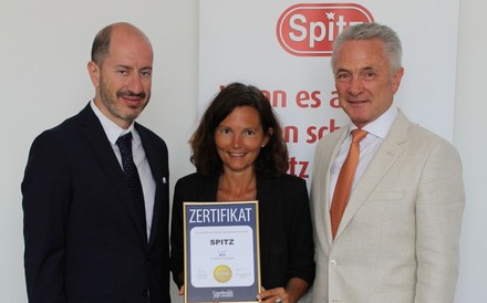András Wiszkidenszky, Jutta MIttermair und Josef Mayer mit dem Zertifikat SPITZ