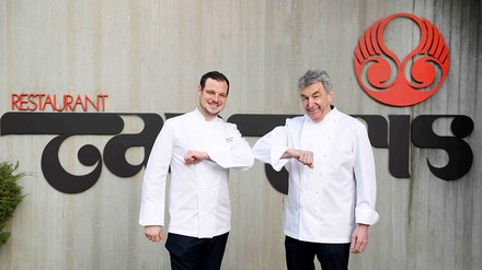 Benjamin Chmura, neuer Küchenchef im Tantris, München, und Kochlegende Hans Haas