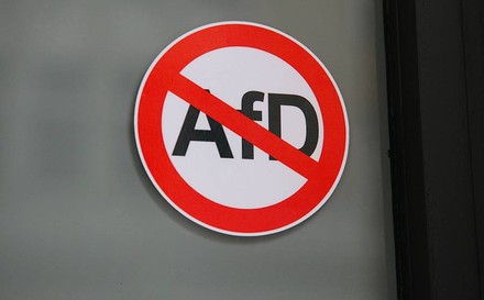 Ein durchgestrichenes AfD-Logo