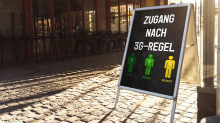 Sign outside a restaurant or cafe saying „Zugang nur nach 3G – Regel“ Tested, Vaccinated or Recovered, Covid-19 Measure