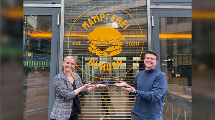 Direktorin Jessica Schndorf und Daniel Thiel, Gründer und Inhaber der „Mampferei“. (Foto: © Lindner Hotels AG)
