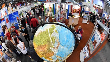 Eine Messehalle auf der "Reisen und Caravan"