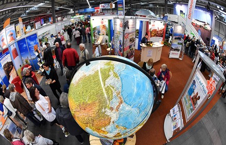 Eine Messehalle auf der „Reisen und Caravan“