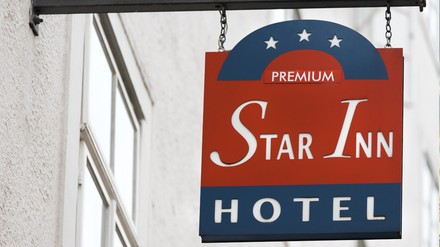 Schild der Star Inn Hotels