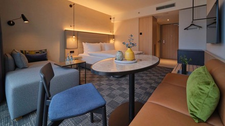 Mit der Kombination aus erstklassigen Hotelservices und vollausgestatteten Apartments inklusive Küche bietet Adina die ideale Unterkunft sowohl für Geschäftsreisende als auch Touristen. (Foto: © Adina Hotels)