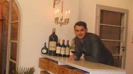 Fritz Schöpf mit Rotwein