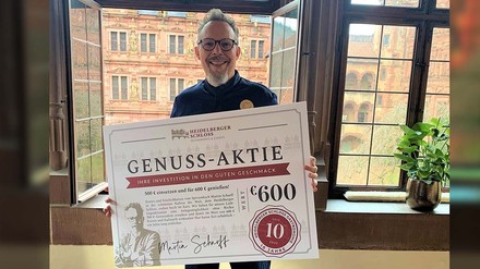 Gäste können im März eine limitierte Genussaktie im Wert von 500 Euro erwerben, die aber einen Wert von 600 Euro besitzt und für alle Veranstaltungen im Schloss einsetzbar ist. (Foto: © Heidelberger Schloss Restaurants & Events)
Gäste können im März eine limitierte Genussaktie im Wert von 500 Euro erwerben, die aber einen Wert von 600 Euro besitzt und für alle Veranstaltungen im Schloss einsetzbar ist. (Foto: © Heidelberger Schloss Restaurants & Events)