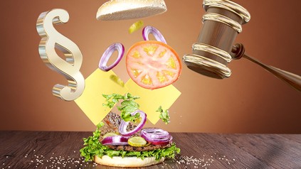 Ein Burger und ein Richterhammer