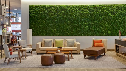 Die Lobby eines Intercity Hotels