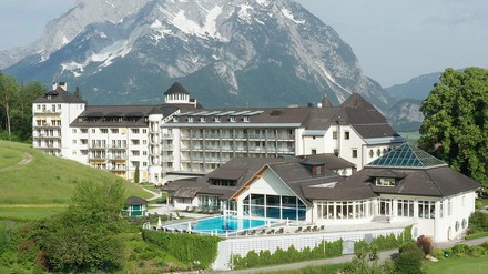 Außenansicht des Schlosshotel Pichlar