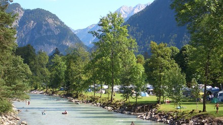 Ausblick des Campingplatz Grubhof auf die umliegenden Berge
