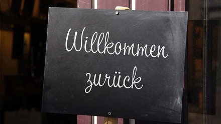 Schild: Willkommen zurück